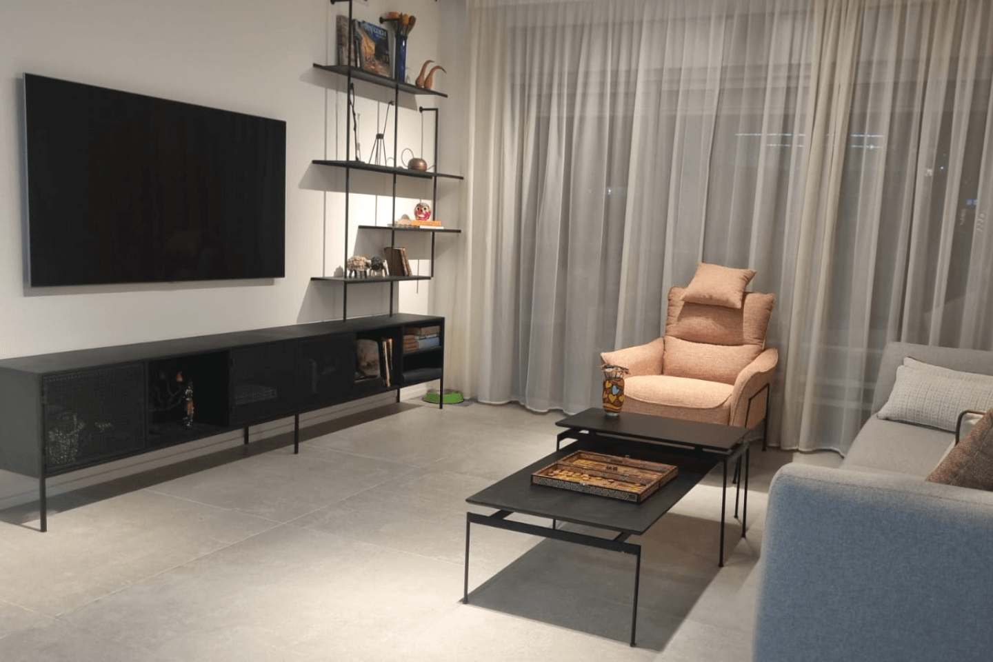 Living room, Petah Tikva's 120 sqm apartment, Yael Gavriel Interior Designer
